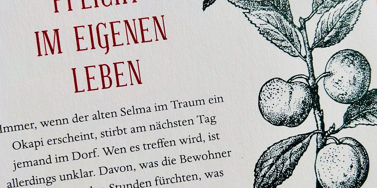 Foto des Buchrückens des Buches "Was man von hier aus sehen kann". Rechts eine gezeichnete Pflanze, links der Text: 
VON DER UNBEDINGTEN
ANWESENHEITS-PFLICHT
IM EIGENEN
LEBEN
immer, wenn der alten Selma im Traum ein Okapi erscheint, stirbt am nächsten Tag jemand im Dorf. Wen es treffen wird, ist allerdings unklar. Davon, was die Bewohner in den folgenden Stunden fürchten, was sie blindlings wagen, gestehen oder verschwinden lassen, handelt dieser Roman.
Vor allem aber erzählt er von Menschen, die alle auf ihre Weise mit der Liebe ringen: gegen Widerstände, Zeitverschiebungen und Unwägbarkeiten - ohne jemals den Mut zu verlieren.